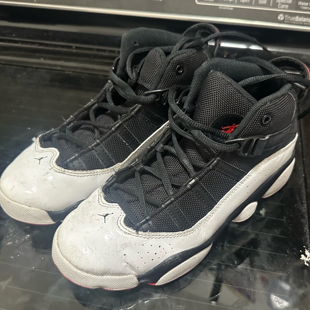 Boys Jordan 6 rings retro sneakers